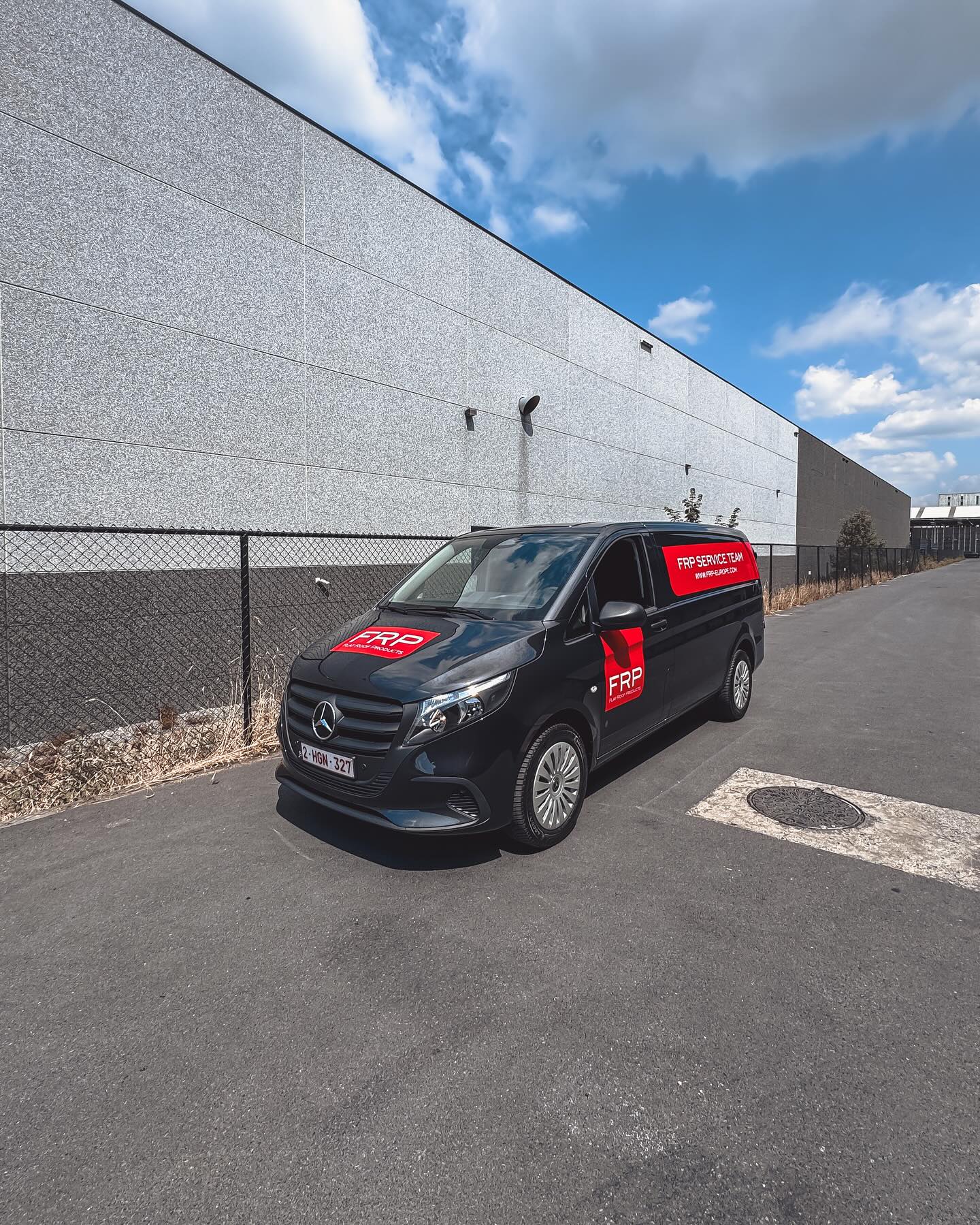 @frp_europe Service Team in het nieuw! Gloednieuwe Mercedes Vito, nieuw ontwerp & belettering aanslu